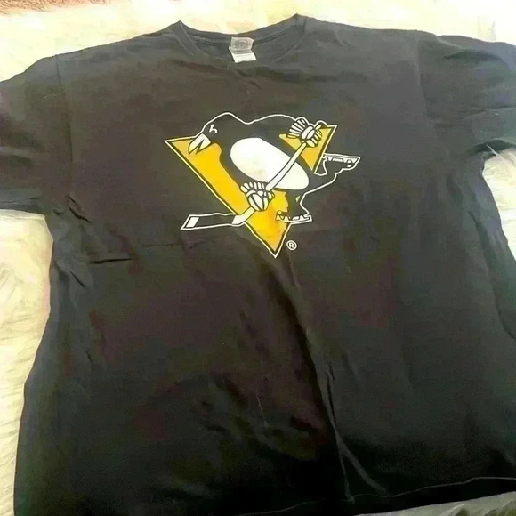 Men’s Pittsburgh Pirates Decal Size XL Black Tee 100% Preshrunk Cotton - Picture 1 of 5